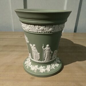 WEDGWOOD JASPERWARE SAGE GREEN & WHITE VASE WITH FLOWER FROG - MINT